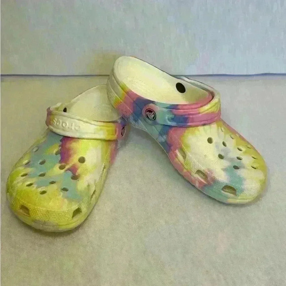Crocs Unisex-Adult Classic Tie Dye Clogs, Pastel Tie Dye Slingback 7 Women/5 Men - Picture 2 of 10